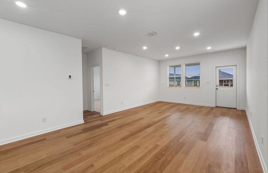 Spacious, unfurnished interior of a new home in Cameron Place, Austin (Image 19).