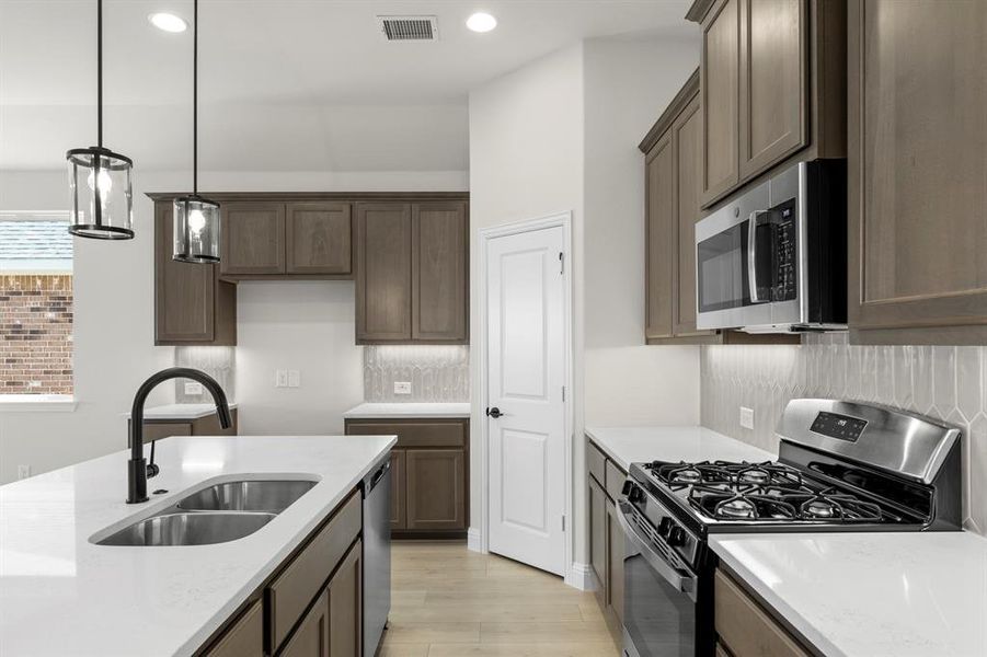 4_12. 2111 Rhodora - Kitchen (3) 4_12. 2111 Rhodora - Kitchen (3)