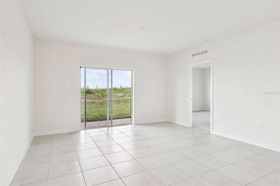 Spacious, unfurnished interior of a new home in Hamilton Bluff, Haines City (Image 30).