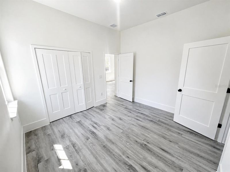 Spacious, unfurnished interior of a new home in , Ocala (Image 10).