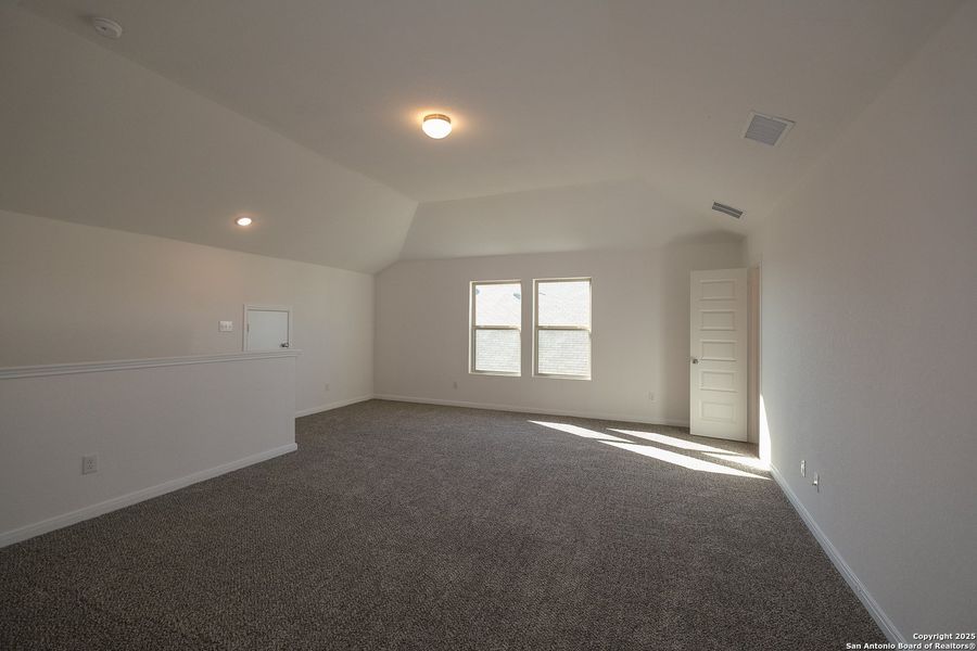 Spacious, unfurnished interior of a new home in Paloma Park, Converse (Image 17). Spacious, unfurnished interior of a new home in Paloma Park, Converse (Image 17).