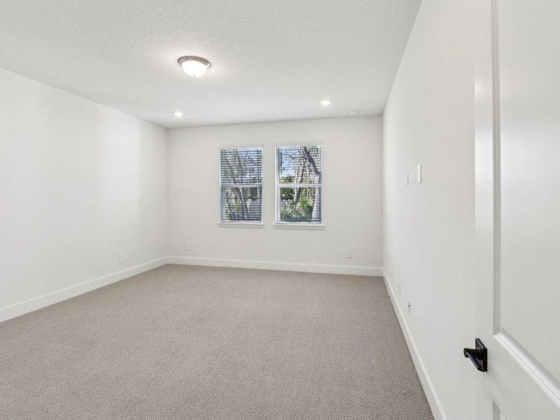 Spacious, unfurnished interior of a new home in Ridgehaven - Signature Series, Ormond Beach (Image 11).