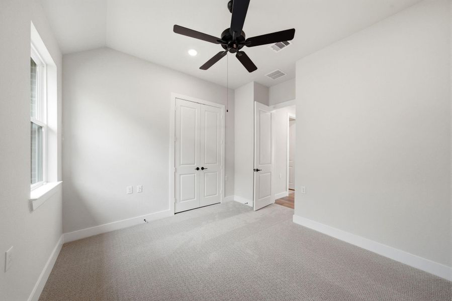 Spacious, unfurnished interior of a new home in Chambers Creek, Willis (Image 31).