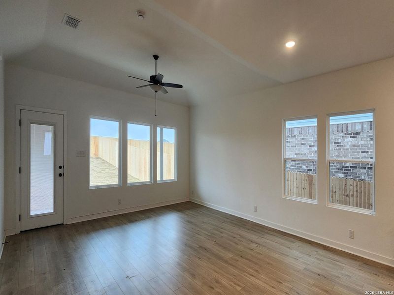 Spacious, unfurnished interior of a new home in Arcadia Ridge, San Antonio (Image 13).