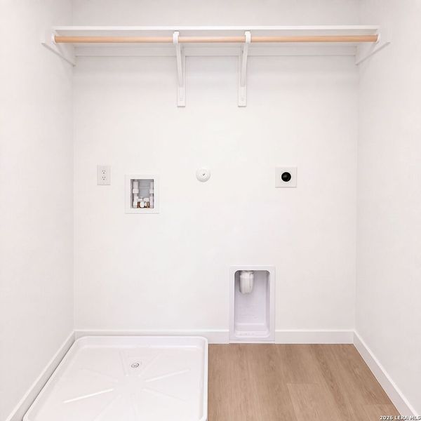 Spacious, unfurnished interior of a new home in Landon Ridge, San Antonio (Image 16).