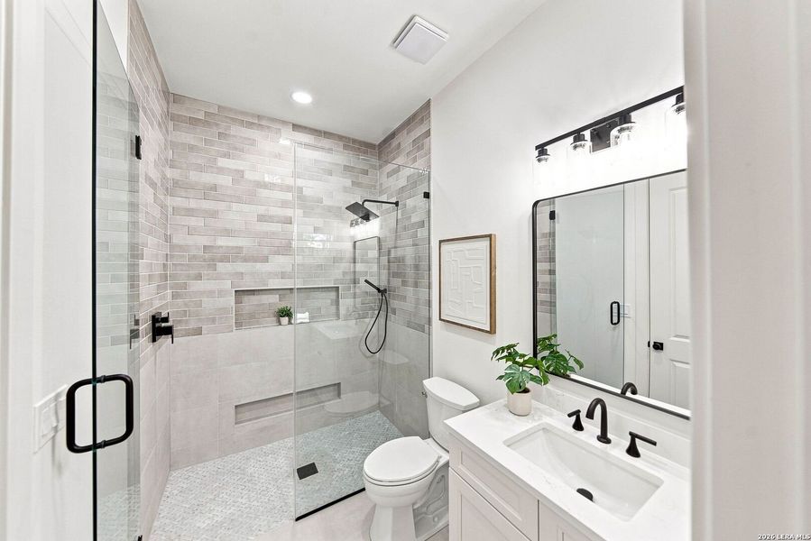 Furnished interior view inside a new home in , Boerne (Image 33).