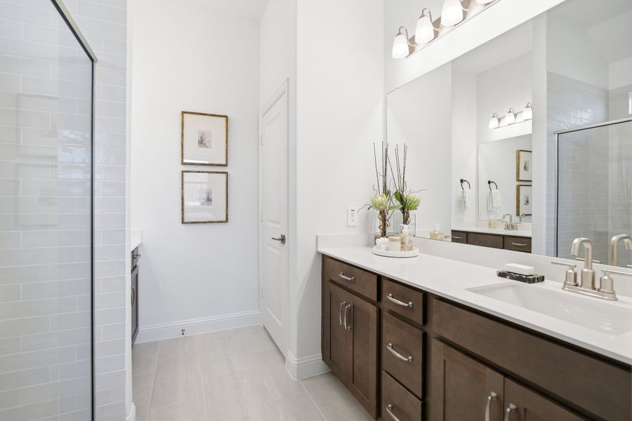 Representative furnished interior of a home built from the Primrose by Beazer Homes in Saratoga, Aubrey (Image 9).