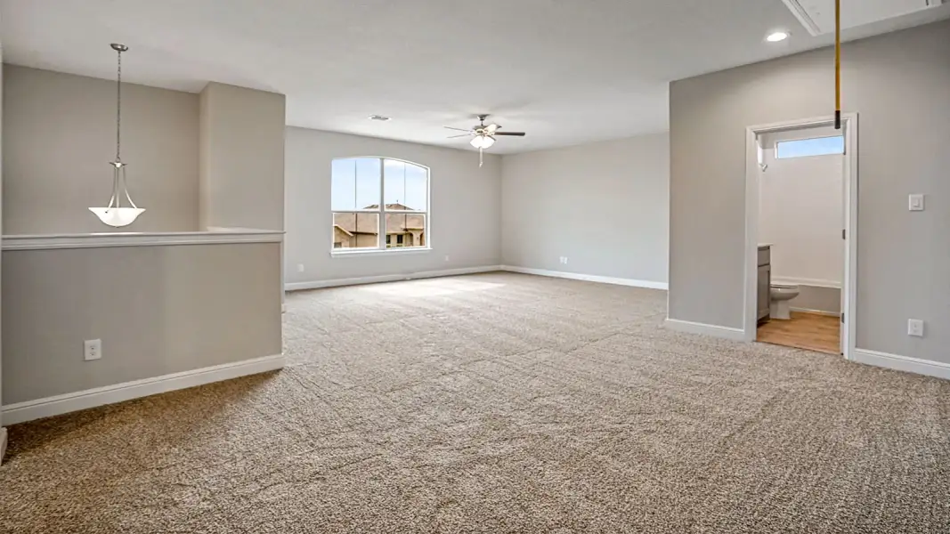 Spacious, unfurnished interior of a new home in Parkerville Meadows, DeSoto (Image 34).