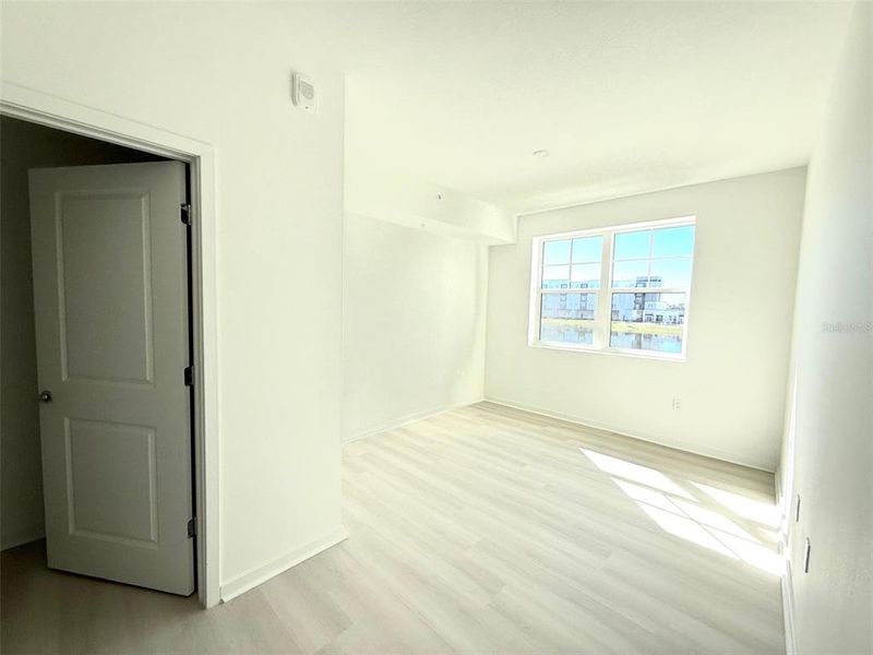 Spacious, unfurnished interior of a new home in , Orlando (Image 15).