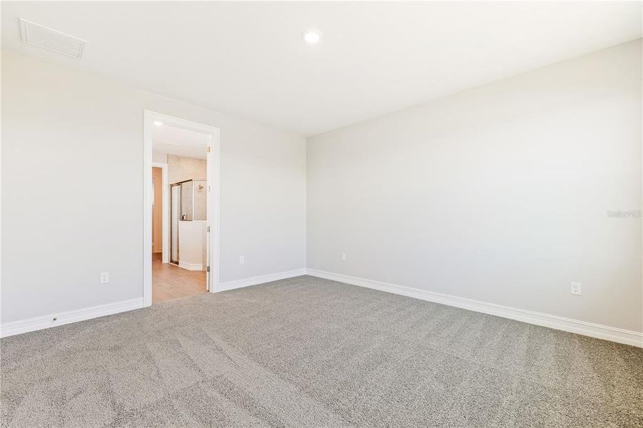 Spacious, unfurnished interior of a new home in Coral Lakes - Tradition & Express, Punta Gorda (Image 16).