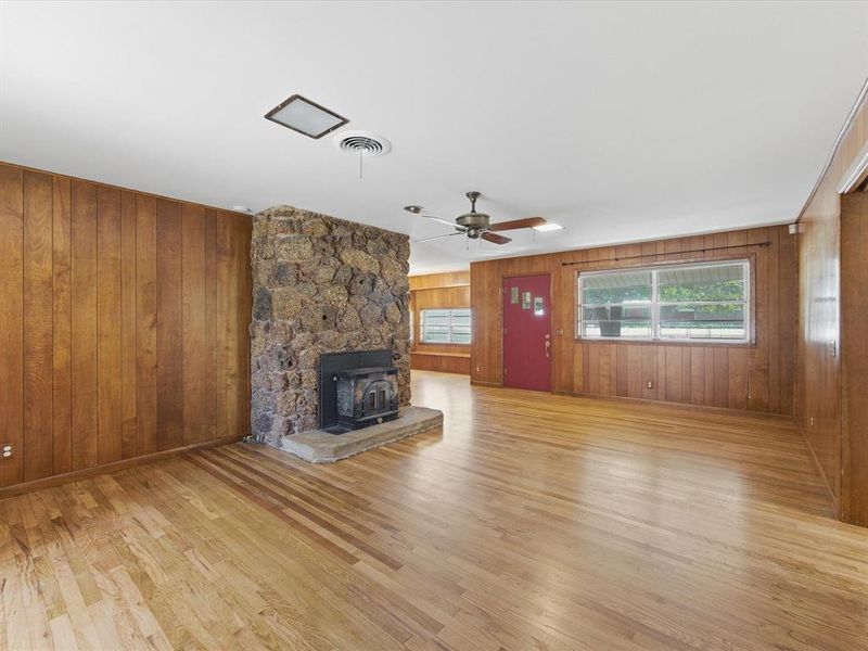Spacious, unfurnished interior of a new home in , Montague (Image 19).