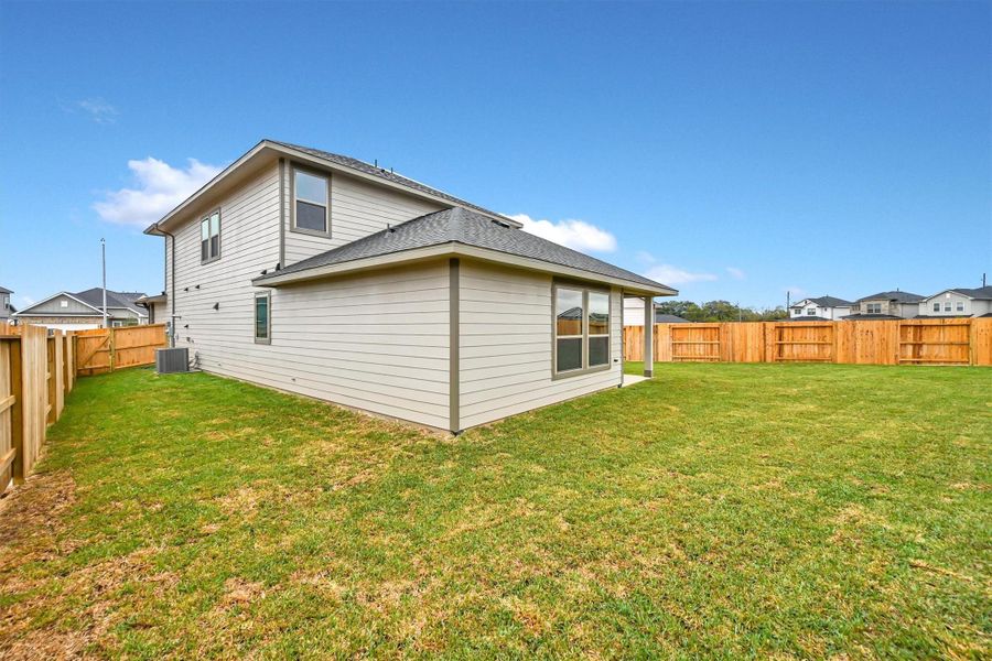 Exterior details and patio area of a home in La Segarra 40', Brookshire (Image 2).