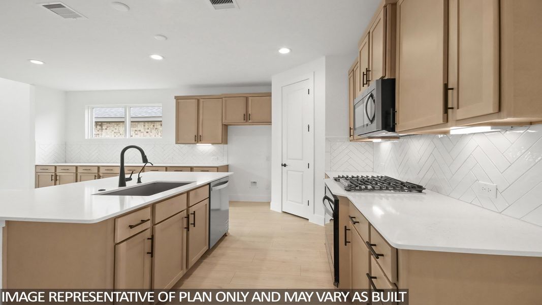 Furnished interior view inside a new home in Silverthorne, Conroe (Image 7).