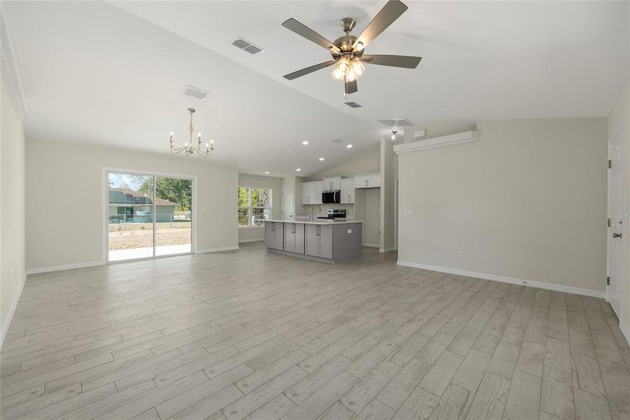 Spacious, unfurnished interior of a new home in , Ocala (Image 33).