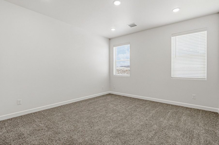 Spacious, unfurnished interior of a new home in Summer Sky North, El Paso (Image 15).