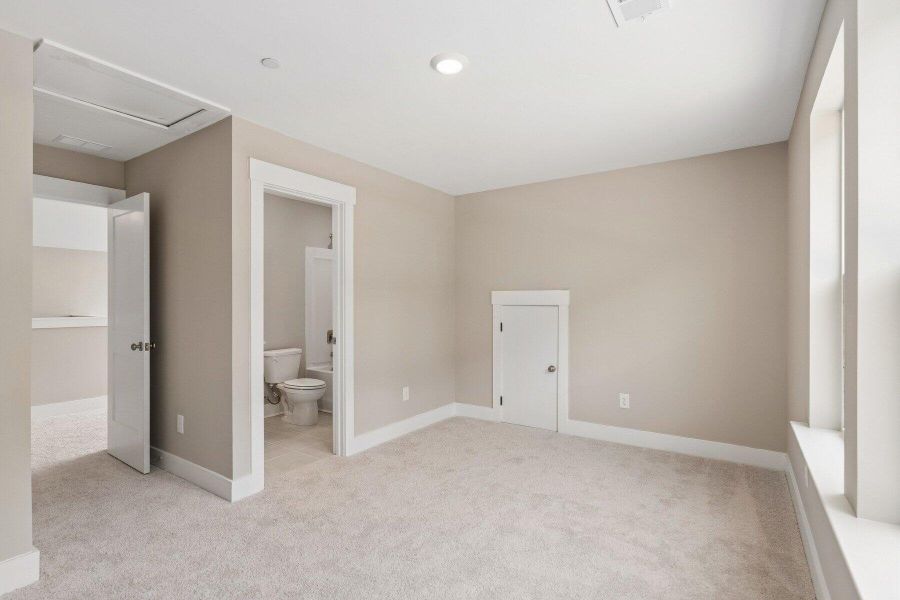 Spacious, unfurnished interior of a new home in , Charleston (Image 30).