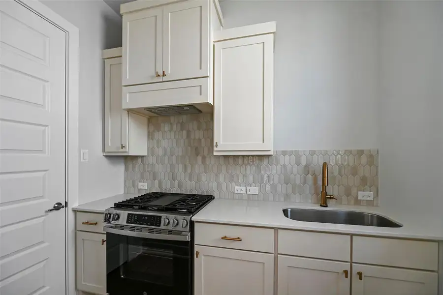 Close-up of interior finishes inside a home in Bridgeland 80′, Cypress (Image 9). Close-up of interior finishes inside a home in Bridgeland 80′, Cypress (Image 9).