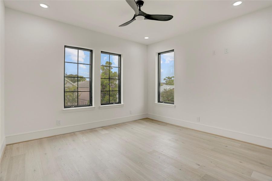 Spacious, unfurnished interior of a new home in , Houston (Image 31).