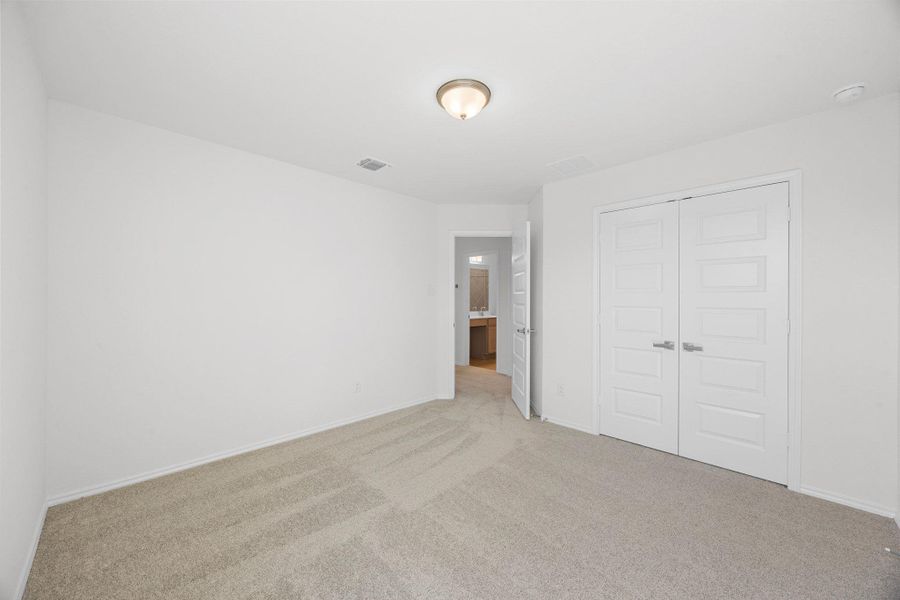 Spacious, unfurnished interior of a new home in Retreat at San Gabriel, Georgetown (Image 24).