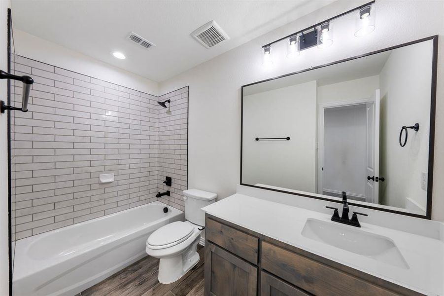 PIC IS NOT OF ACTUAL HOME. PICS TO SHOW STYLE ONLY