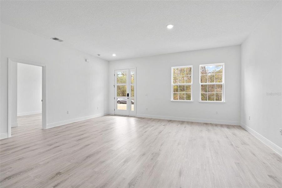 Spacious, unfurnished interior of a new home in , Ocala (Image 24).