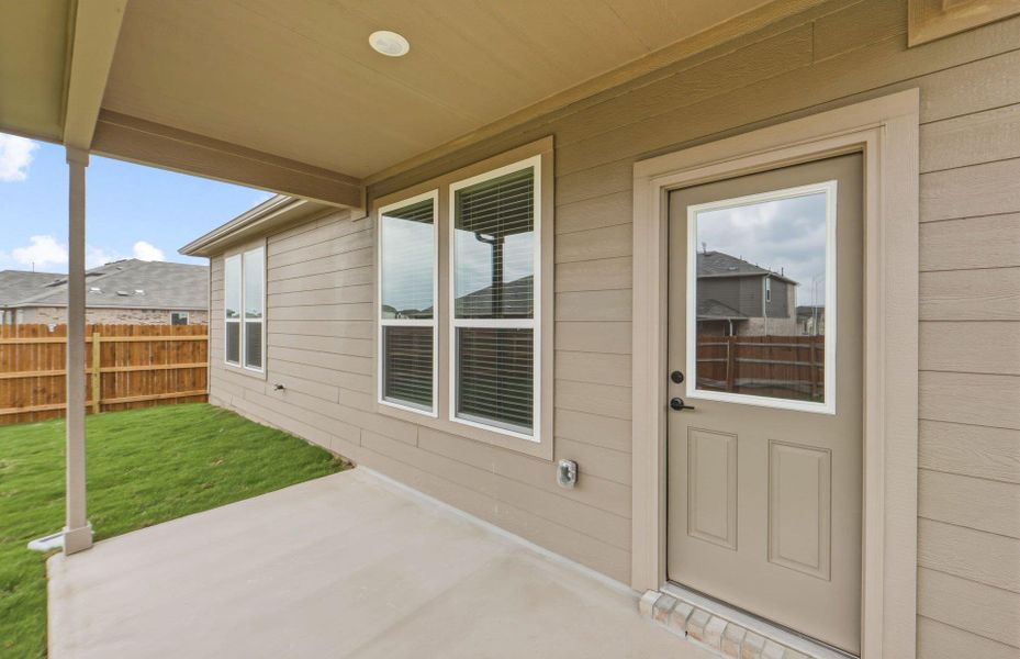 Exterior details and patio area of a home in Lagos, Manor (Image 15).