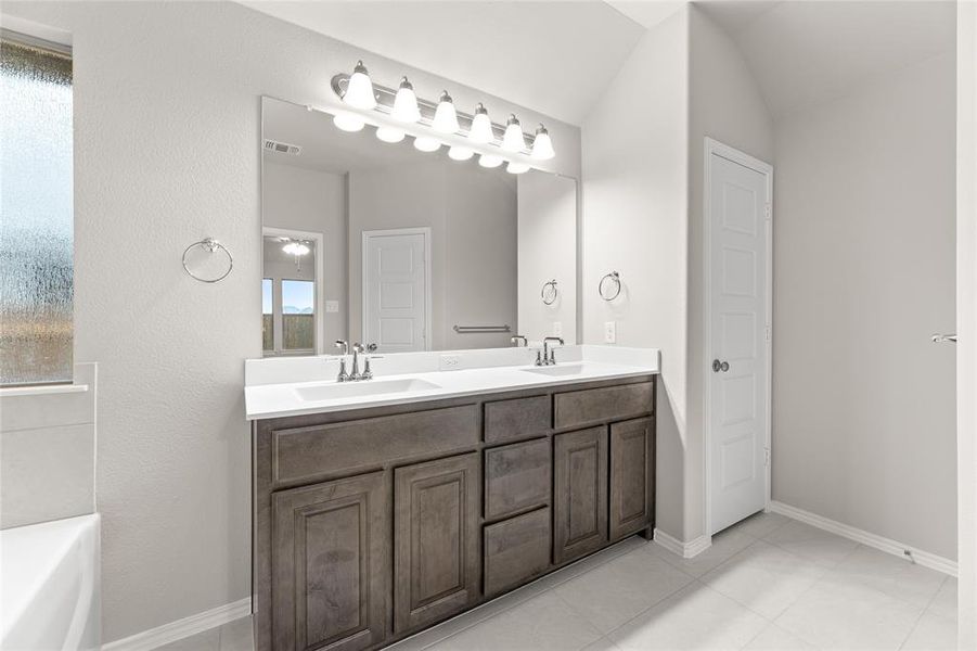 4509 Snakeweed-Primary Suite-7