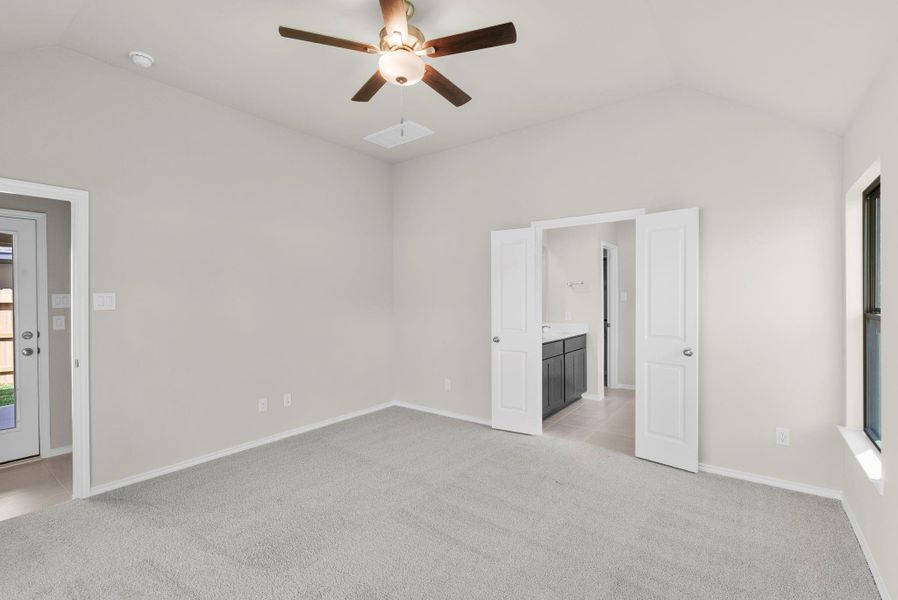 Spacious, unfurnished interior of a new home in Grand Central Park, Conroe (Image 23).