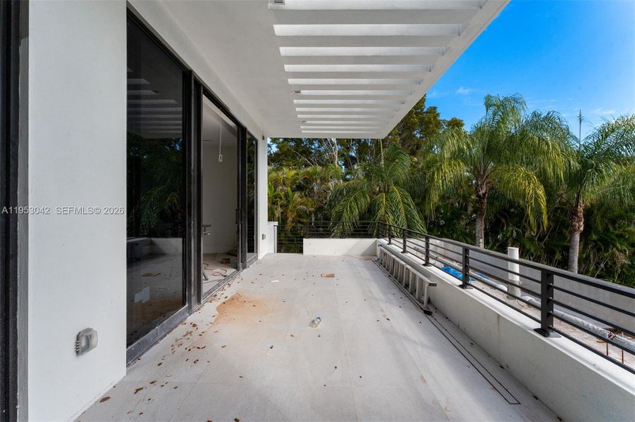 Exterior details and patio area of a home in , Pinecrest (Image 8).