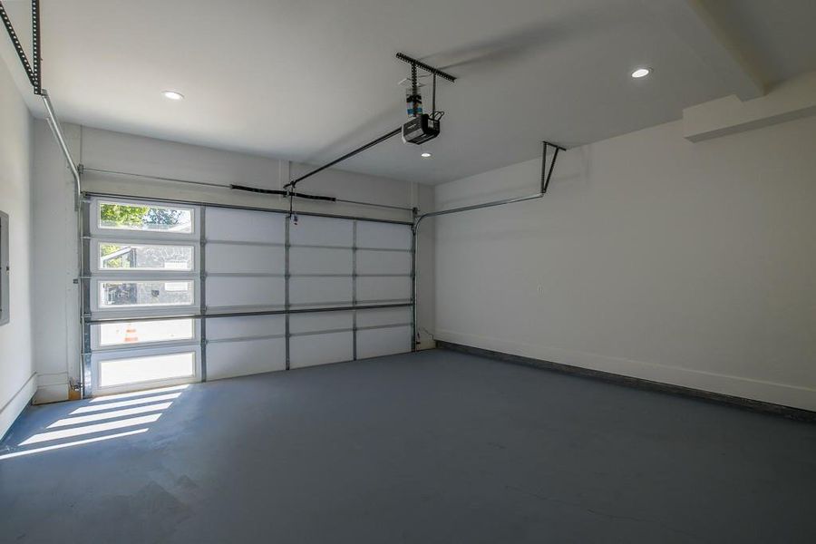 Spacious, unfurnished interior of a new home in , Atlanta (Image 48).