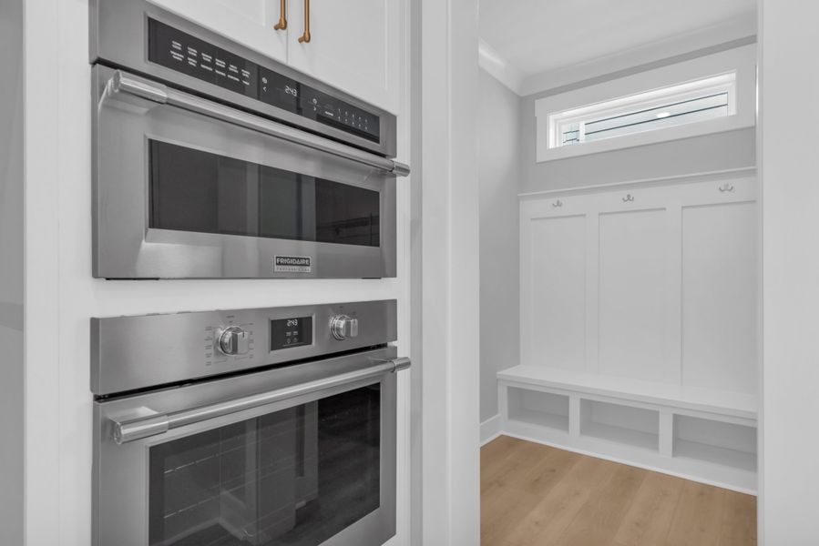 Representative interior finishes for a home built from the The Hampton by RobuckHomes in Stonehenge, Raleigh (Image 22).