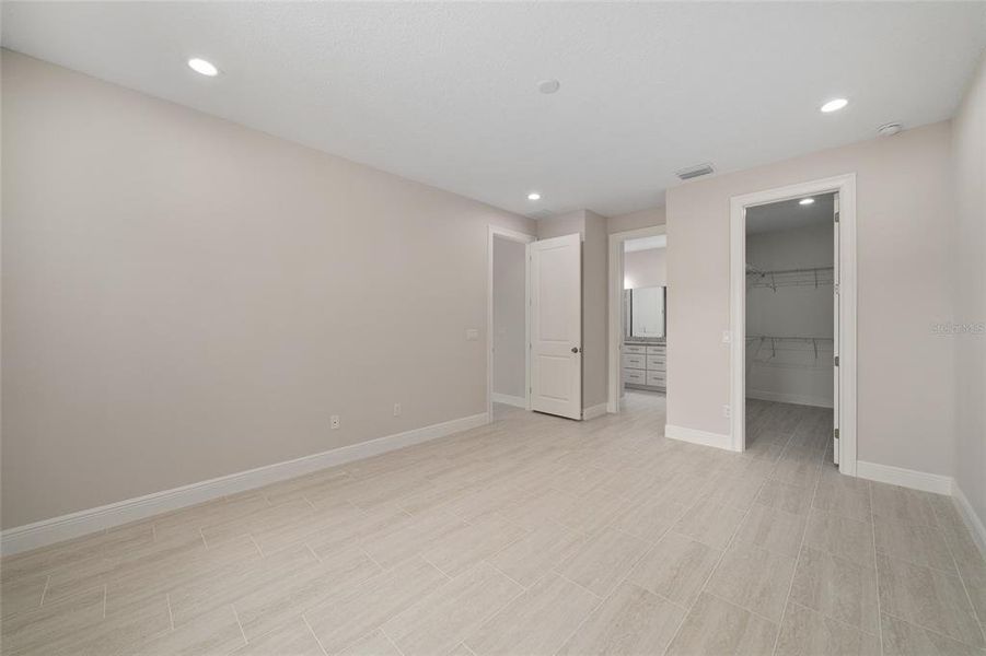 Spacious, unfurnished interior of a new home in , Summerfield (Image 34).