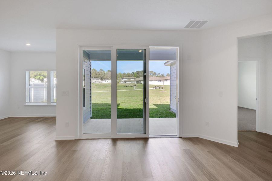 Spacious, unfurnished interior of a new home in Jennings Farm, Middleburg (Image 37).