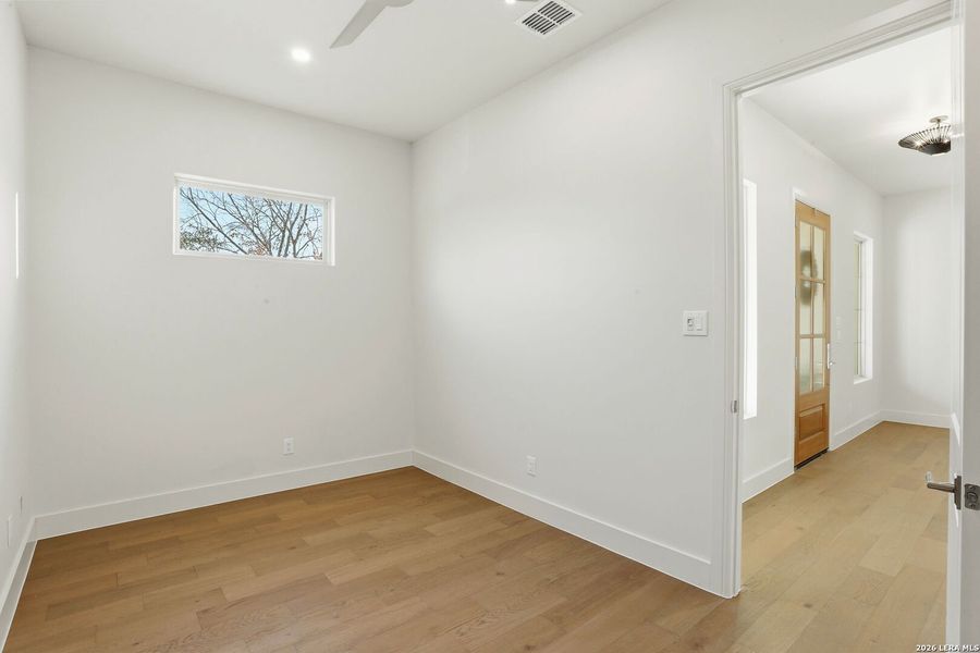 Spacious, unfurnished interior of a new home in , Terrell Hills (Image 23).