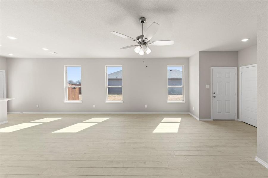 08. 8224 Kingfisher - Family