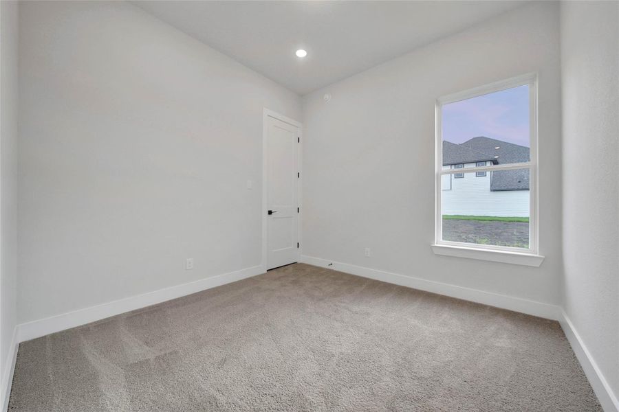 Spacious, unfurnished interior of a new home in , Rosharon (Image 40).