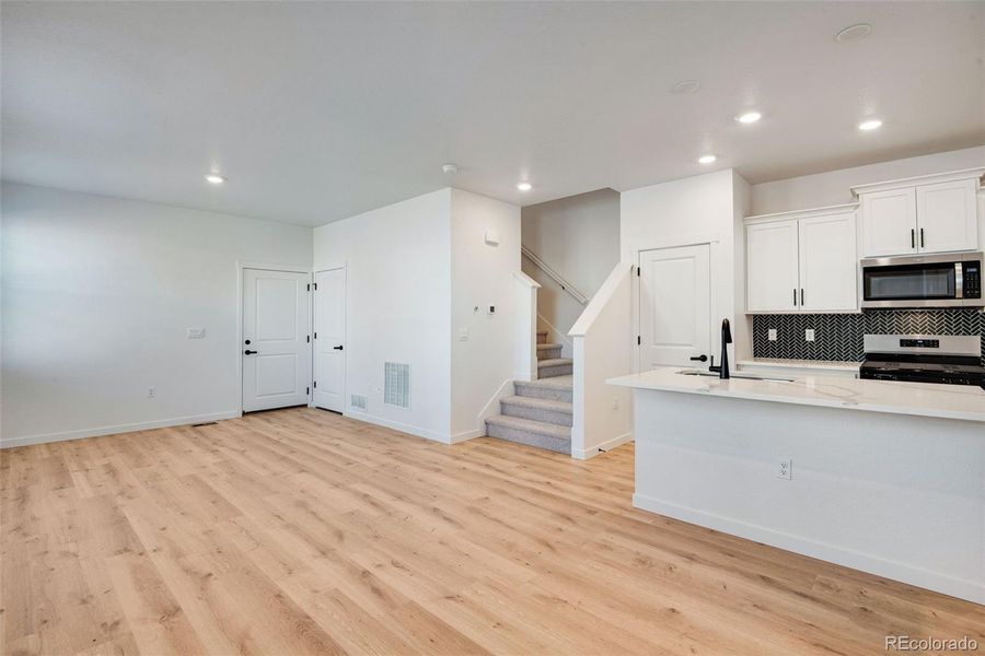 Spacious, unfurnished interior of a new home in Horizon Uptown, Aurora (Image 34). Spacious, unfurnished interior of a new home in Horizon Uptown, Aurora (Image 34).