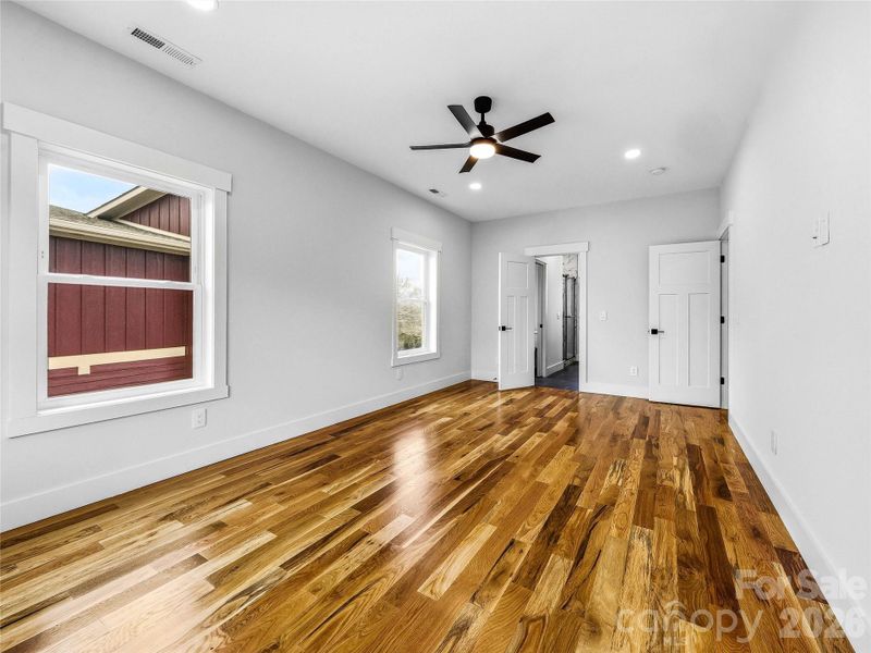 Spacious, unfurnished interior of a new home in , Asheville (Image 36).