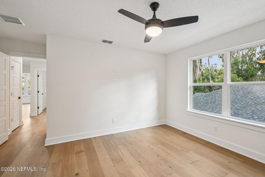 Spacious, unfurnished interior of a new home in , Green Cove Springs (Image 30).