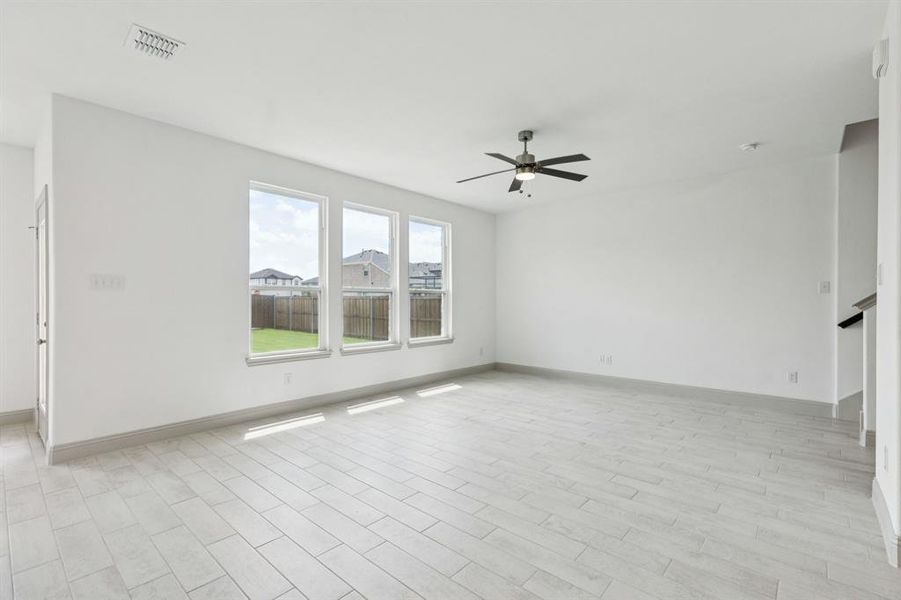 Spacious, unfurnished interior of a new home in AnaCapri, Anna (Image 14).