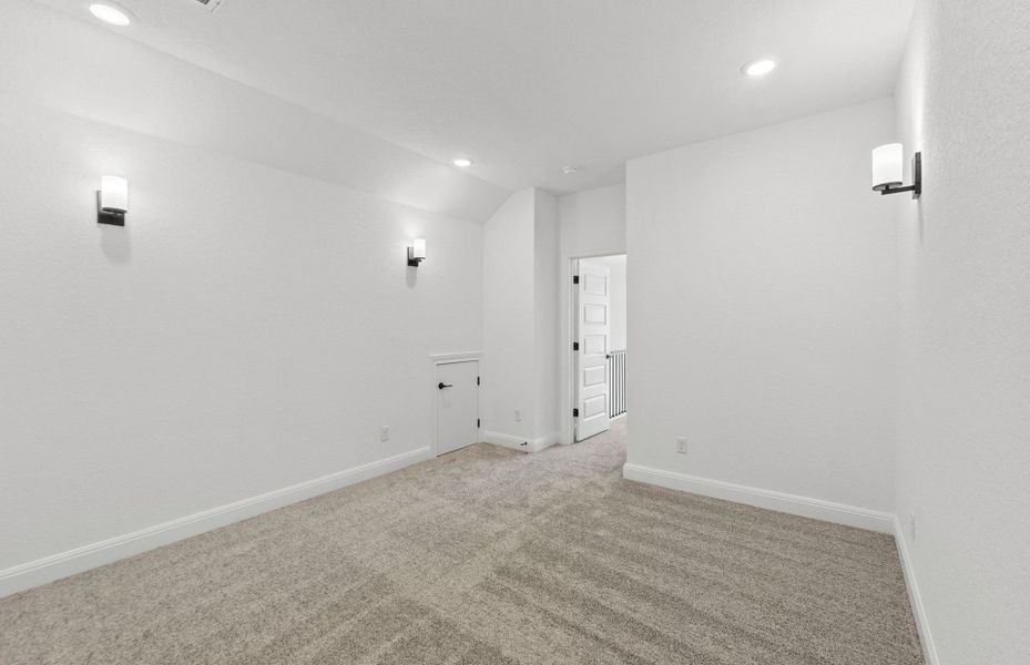 Spacious, unfurnished interior of a new home in Santa Rita Ranch, Liberty Hill (Image 54).