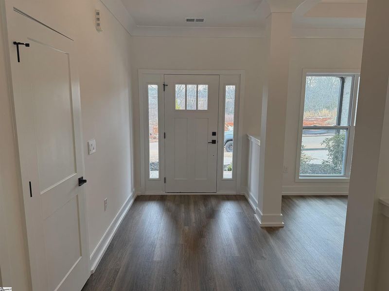 Spacious, unfurnished interior of a new home in Hidden Lake Estates, Greenville (Image 6).