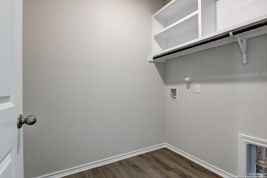 Spacious, unfurnished interior of a new home in Meadows at Hennersby Hollow 40's, San Antonio (Image 33).