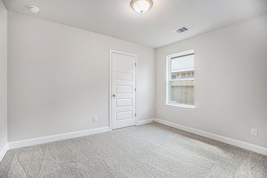 Spacious, unfurnished interior of a new home in Kiber Reserve, Angleton (Image 9).