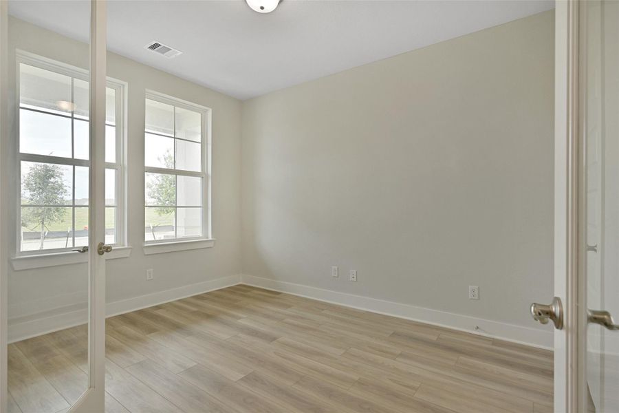 Spacious, unfurnished interior of a new home in Lago Mar, Texas City (Image 22).