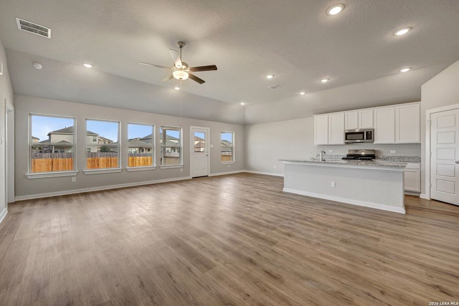 Spacious, unfurnished interior of a new home in Winding Brook, San Antonio (Image 22).