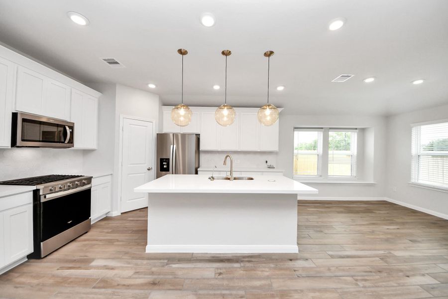 Furnished interior view inside a new home in Sunrise Cove: Landmark Collection, Texas City (Image 10).