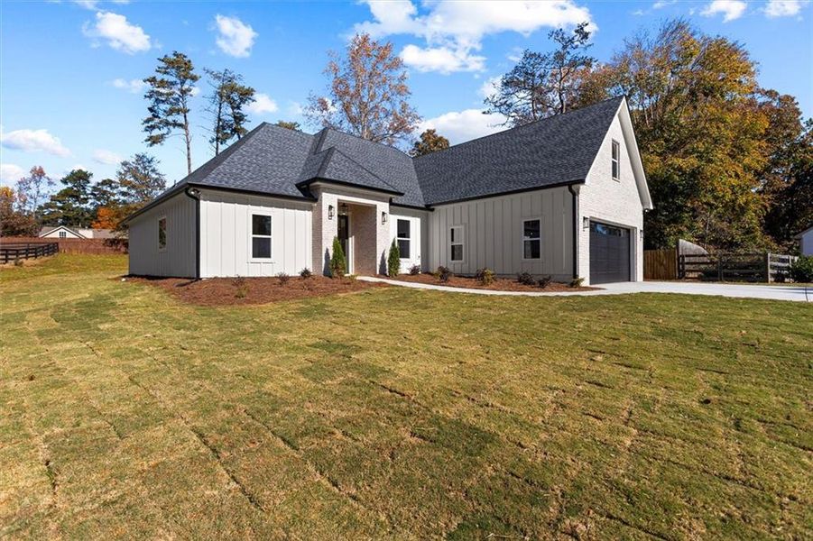 Exterior details and patio area of a home in , Gainesville (Image 35).
