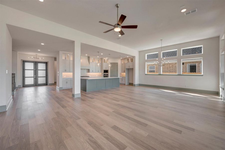 Spacious, unfurnished interior of a new home in Sienna - Parkview Collection, Missouri City (Image 18).