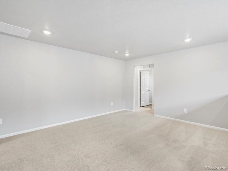 Spacious, unfurnished interior of a new home in Lake Bluff, Greeley (Image 27). Spacious, unfurnished interior of a new home in Lake Bluff, Greeley (Image 27).